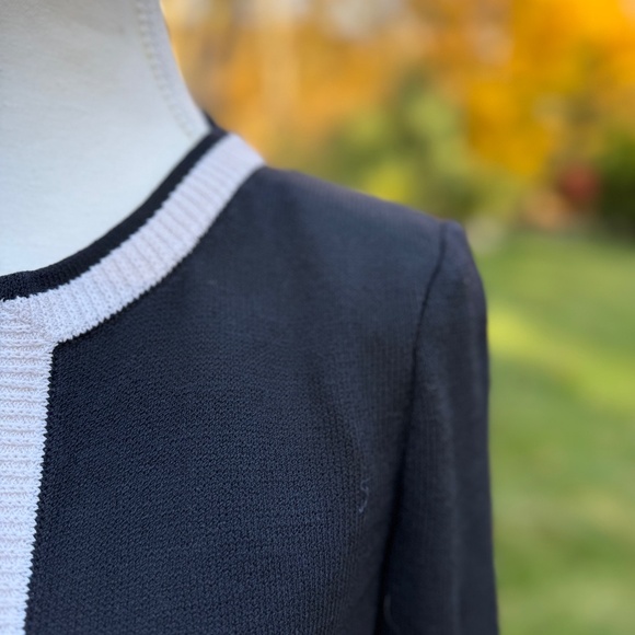 St. John Collection Women's Front Zip Sweater Sz 2 - Picture 4 of 6